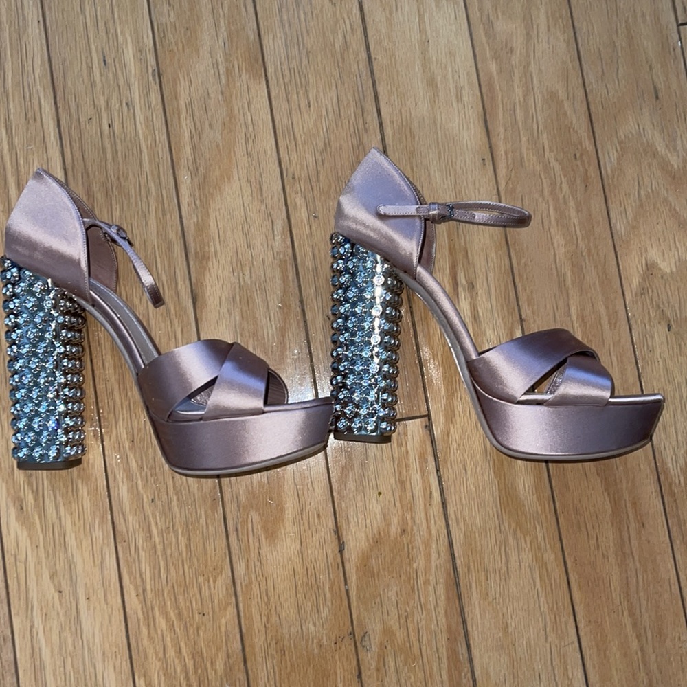 New Miu Miu Heels Pink Silk with Embellished Heel